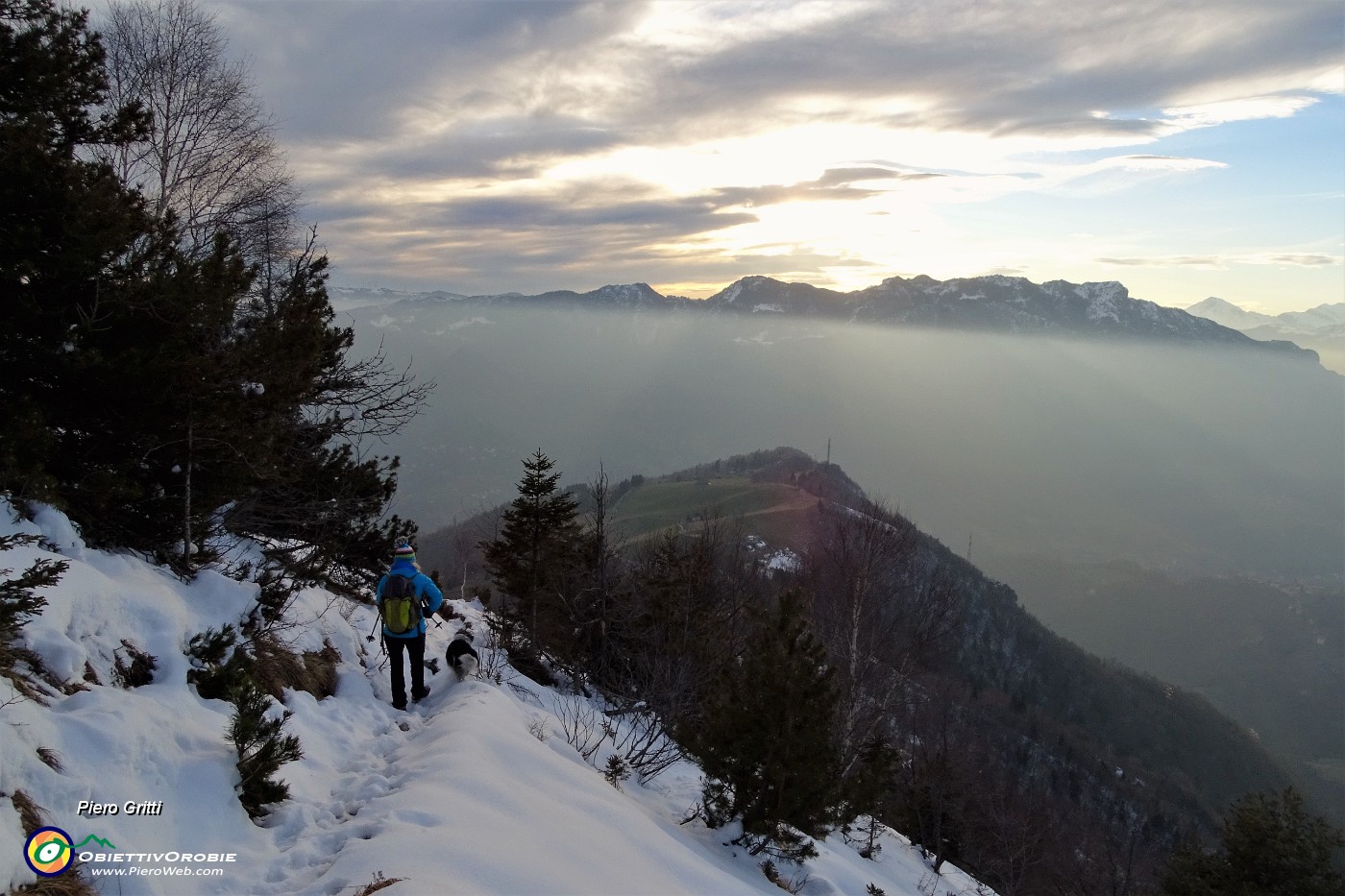 82 Vista sui prati di Spettino Alto.JPG